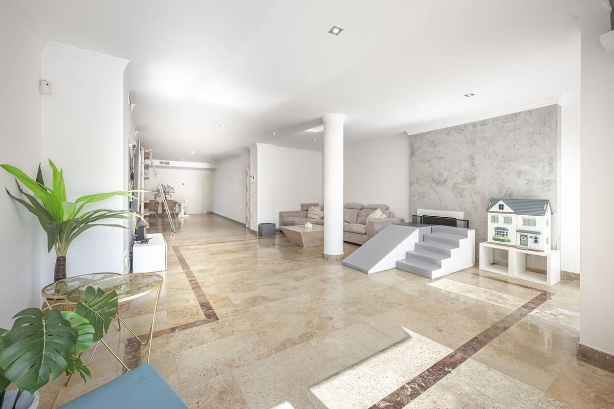 3 Zimmer Apartment zu verkaufen in Marbella mit Pool Garage - 799.000 € (Ref: 9930800)