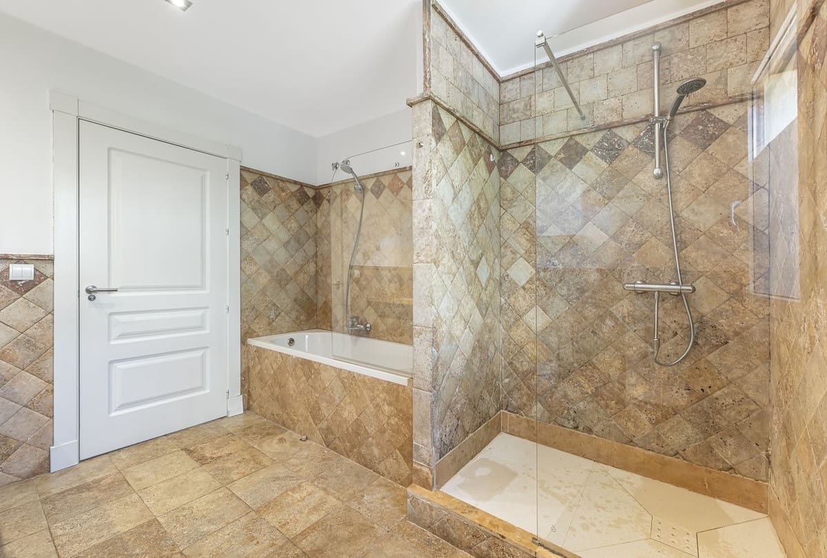 3 Zimmer Apartment zu verkaufen in Marbella mit Pool Garage - 799.000 € (Ref: 9930800)