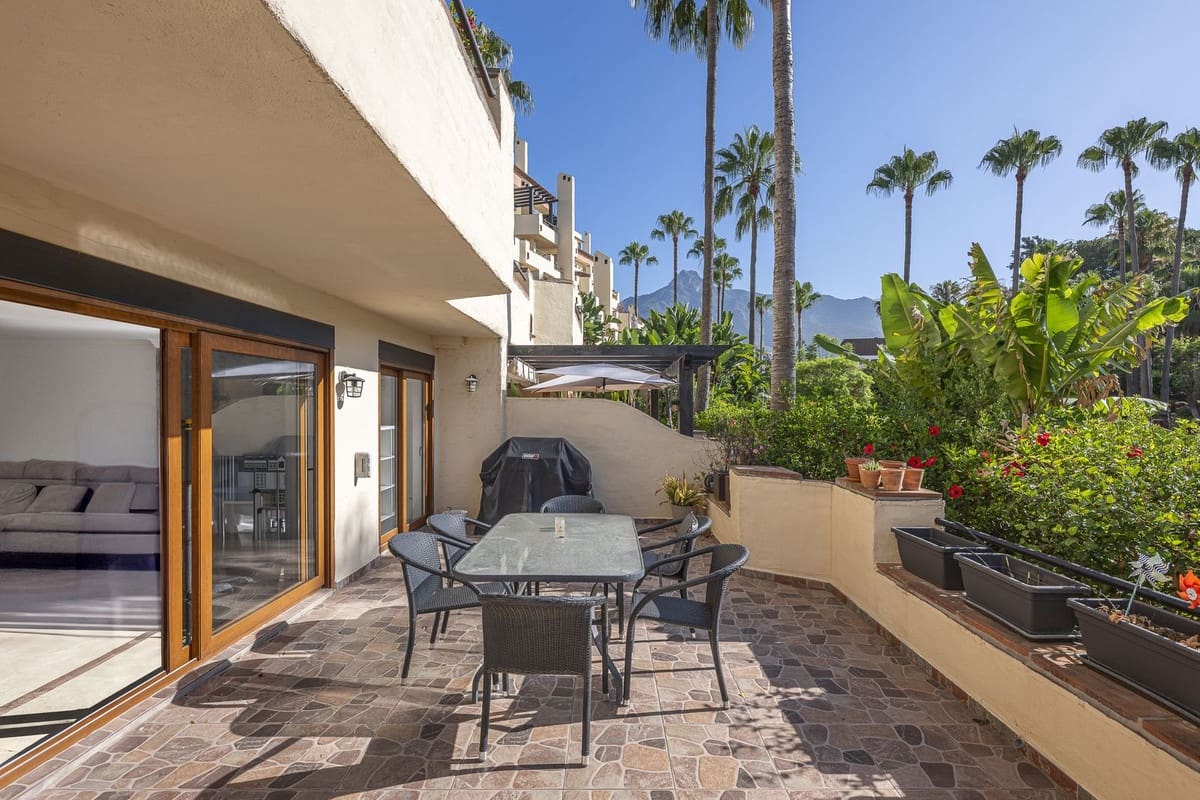 3 Zimmer Apartment zu verkaufen in Marbella mit Pool Garage - 799.000 € (Ref: 9930800)