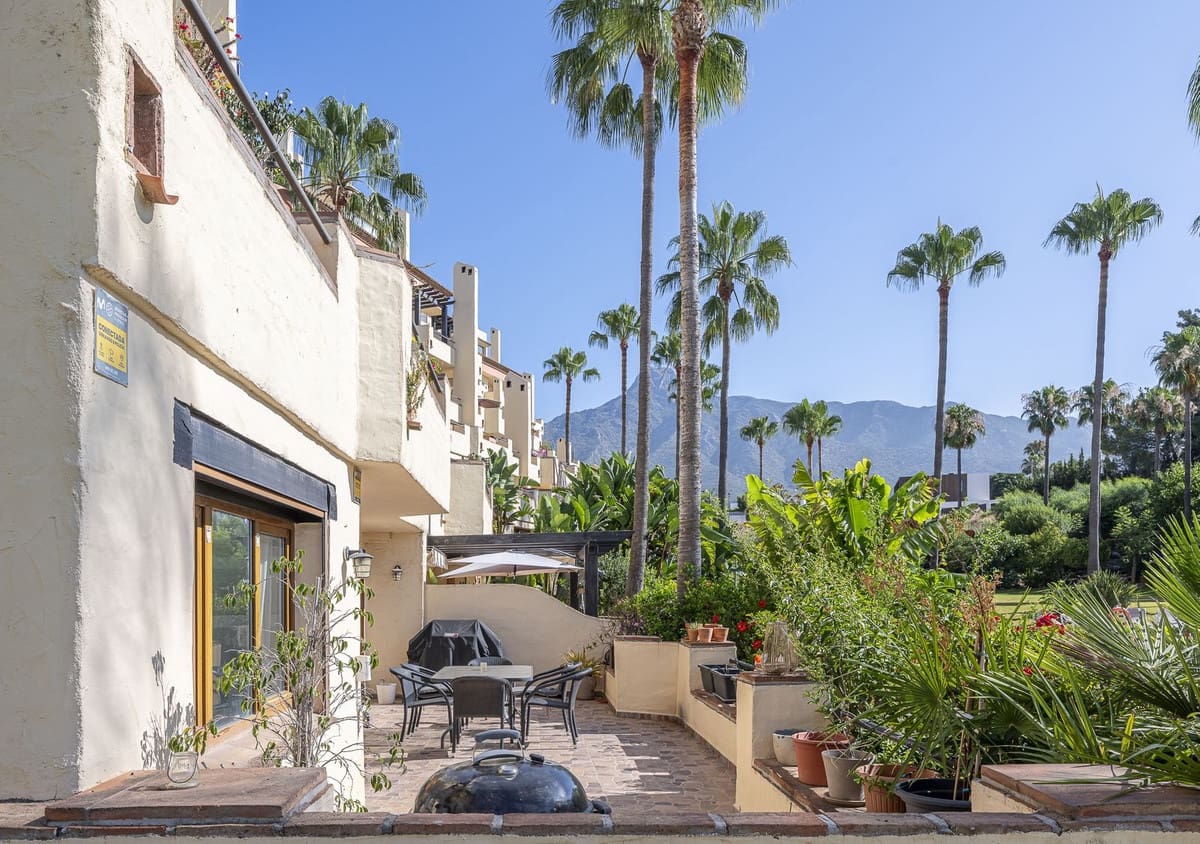 3 Zimmer Apartment zu verkaufen in Marbella mit Pool Garage - 799.000 € (Ref: 9930800)