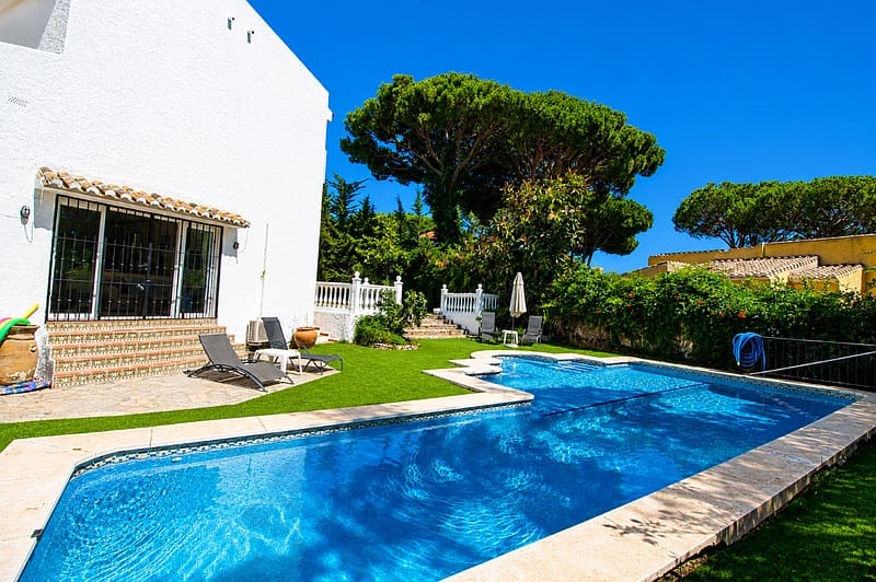 3 slaapkamer Villa te koop in Calahonda met zwembad - € 775.000 (Ref: 9954257)