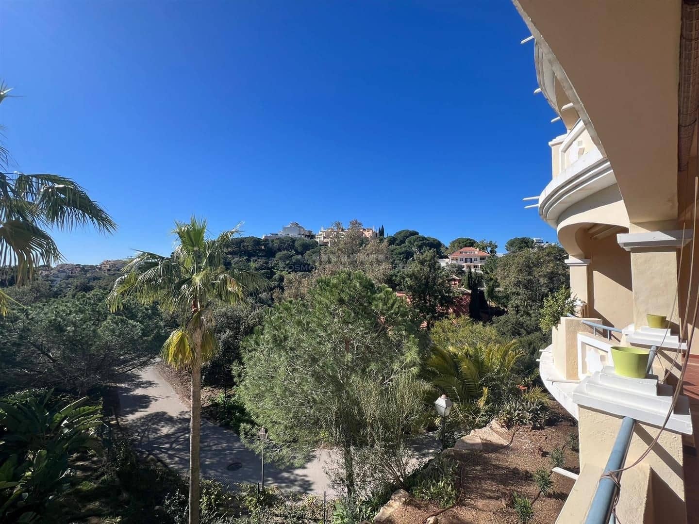 2 soverom Leilighet til salgs i Marbella med svømmebasseng garasje - € 390 000 (Ref: 9959807)