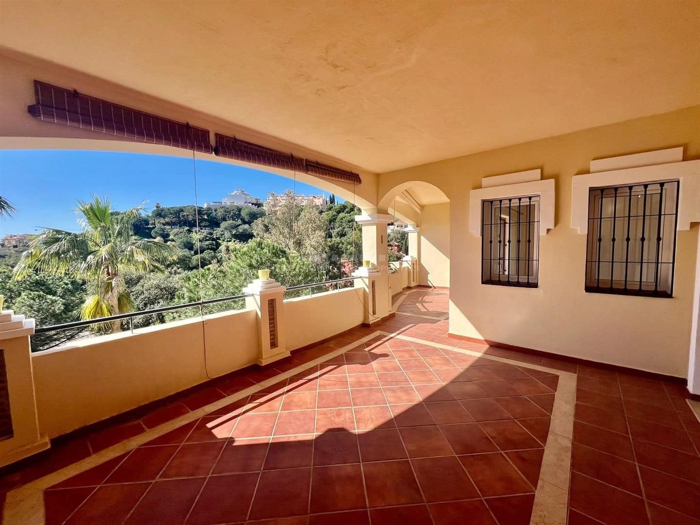 2 soverom Leilighet til salgs i Marbella med svømmebasseng garasje - € 390 000 (Ref: 9959807)