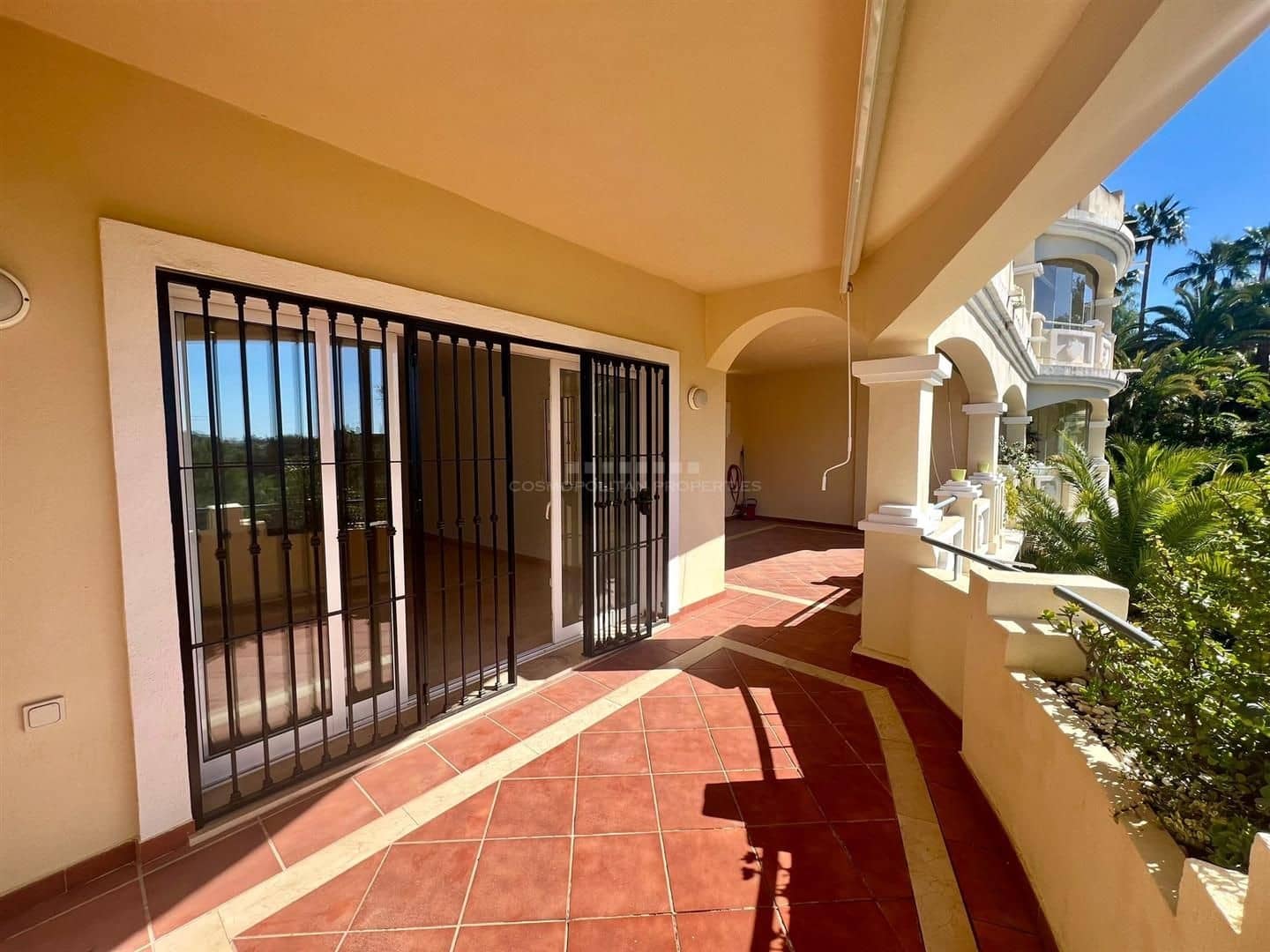 2 soverom Leilighet til salgs i Marbella med svømmebasseng garasje - € 390 000 (Ref: 9959807)
