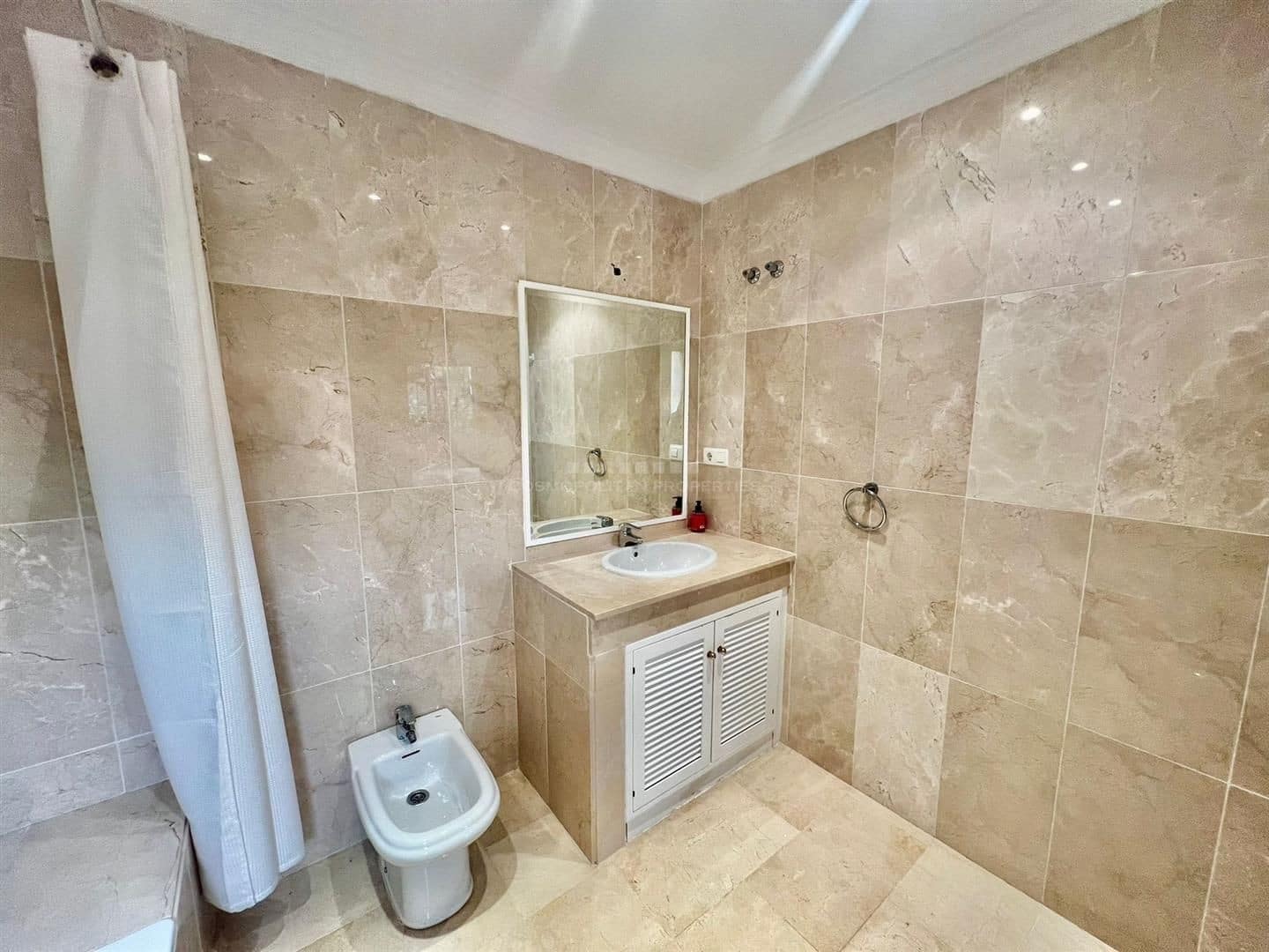 2 soverom Leilighet til salgs i Marbella med svømmebasseng garasje - € 390 000 (Ref: 9959807)