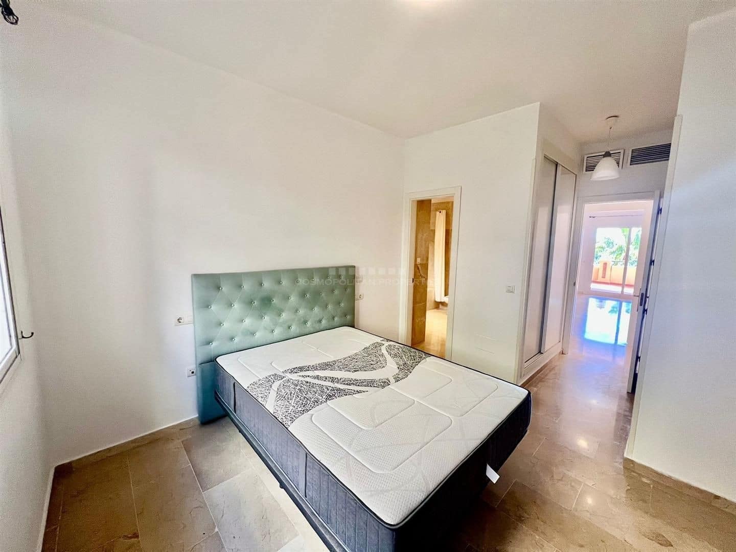2 soverom Leilighet til salgs i Marbella med svømmebasseng garasje - € 390 000 (Ref: 9959807)