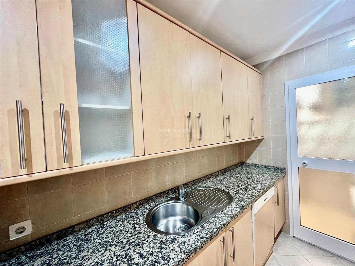 2 soverom Leilighet til salgs i Marbella med svømmebasseng garasje - € 390 000 (Ref: 9959807)