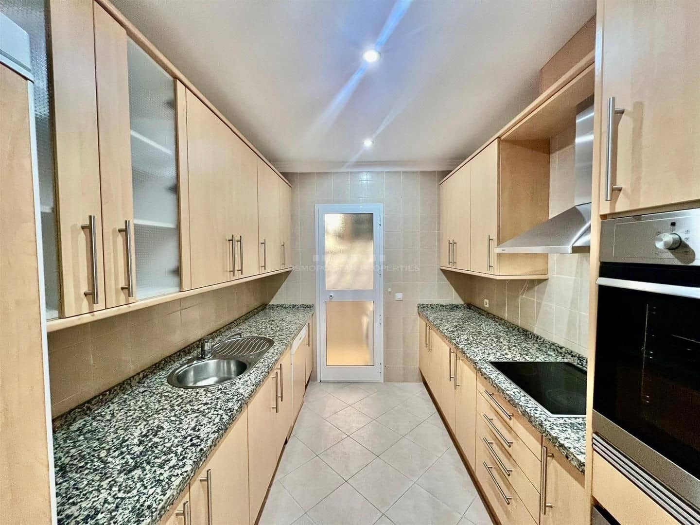 2 soverom Leilighet til salgs i Marbella med svømmebasseng garasje - € 390 000 (Ref: 9959807)