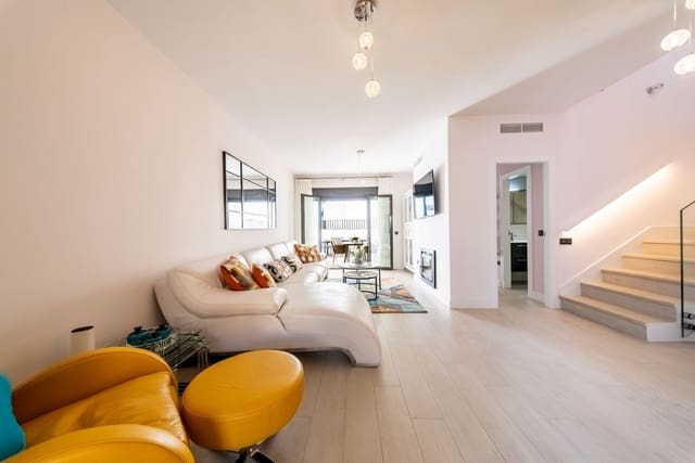 Pareado de 4 habitaciones en Mijas Costa, Mijas en venta con piscina garaje - 995.000 € (Ref: 9965306)
