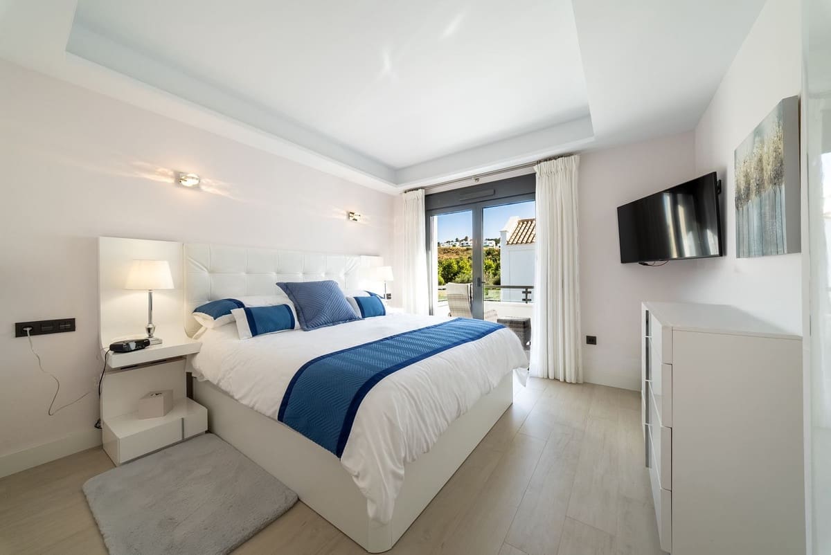 4 sypialnia Dom blizniak na sprzedaż w Mijas Costa z basenem garażem - 995 000 € (Ref: 9965306)