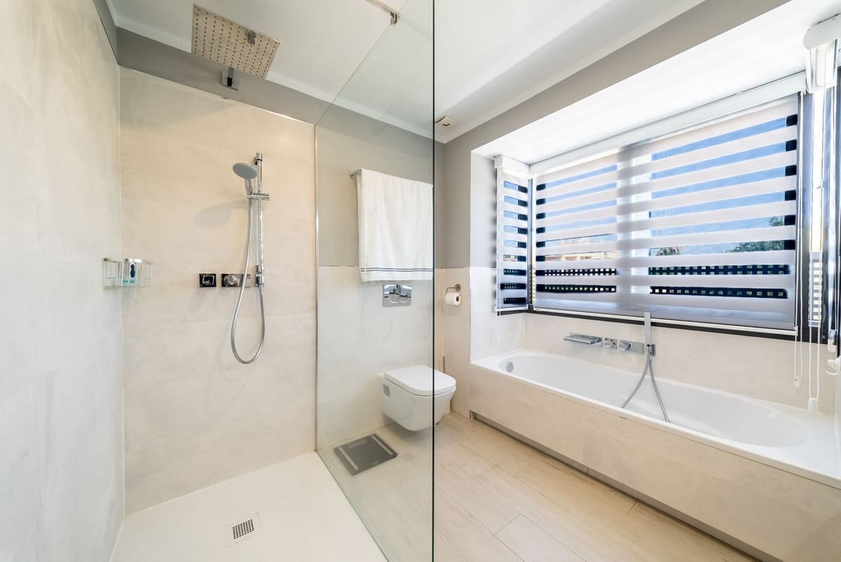 4 sypialnia Dom blizniak na sprzedaż w Mijas Costa z basenem garażem - 995 000 € (Ref: 9965306)