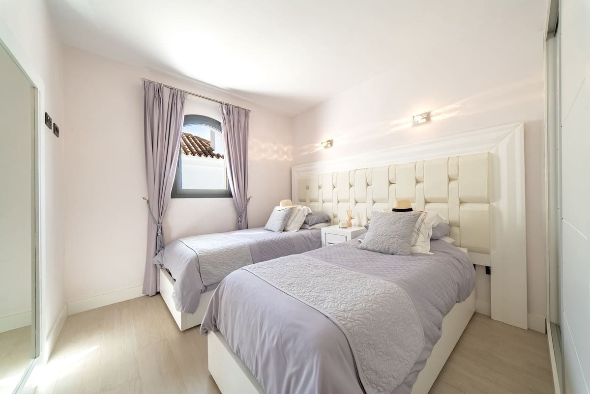 4 sypialnia Dom blizniak na sprzedaż w Mijas Costa z basenem garażem - 995 000 € (Ref: 9965306)