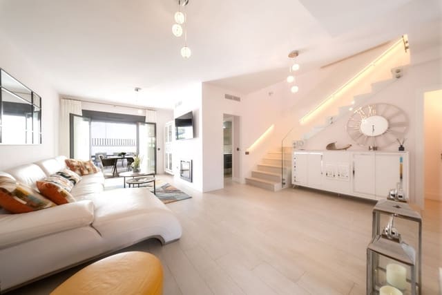 Pareado de 4 habitaciones en Mijas Costa, Mijas en venta con piscina garaje - 995.000 € (Ref: 9965306)