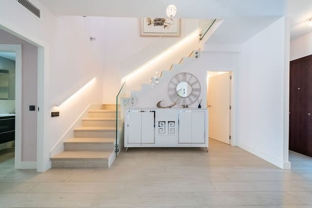 Pareado de 4 habitaciones en Mijas Costa, Mijas en venta con piscina garaje - 995.000 € (Ref: 9965306)