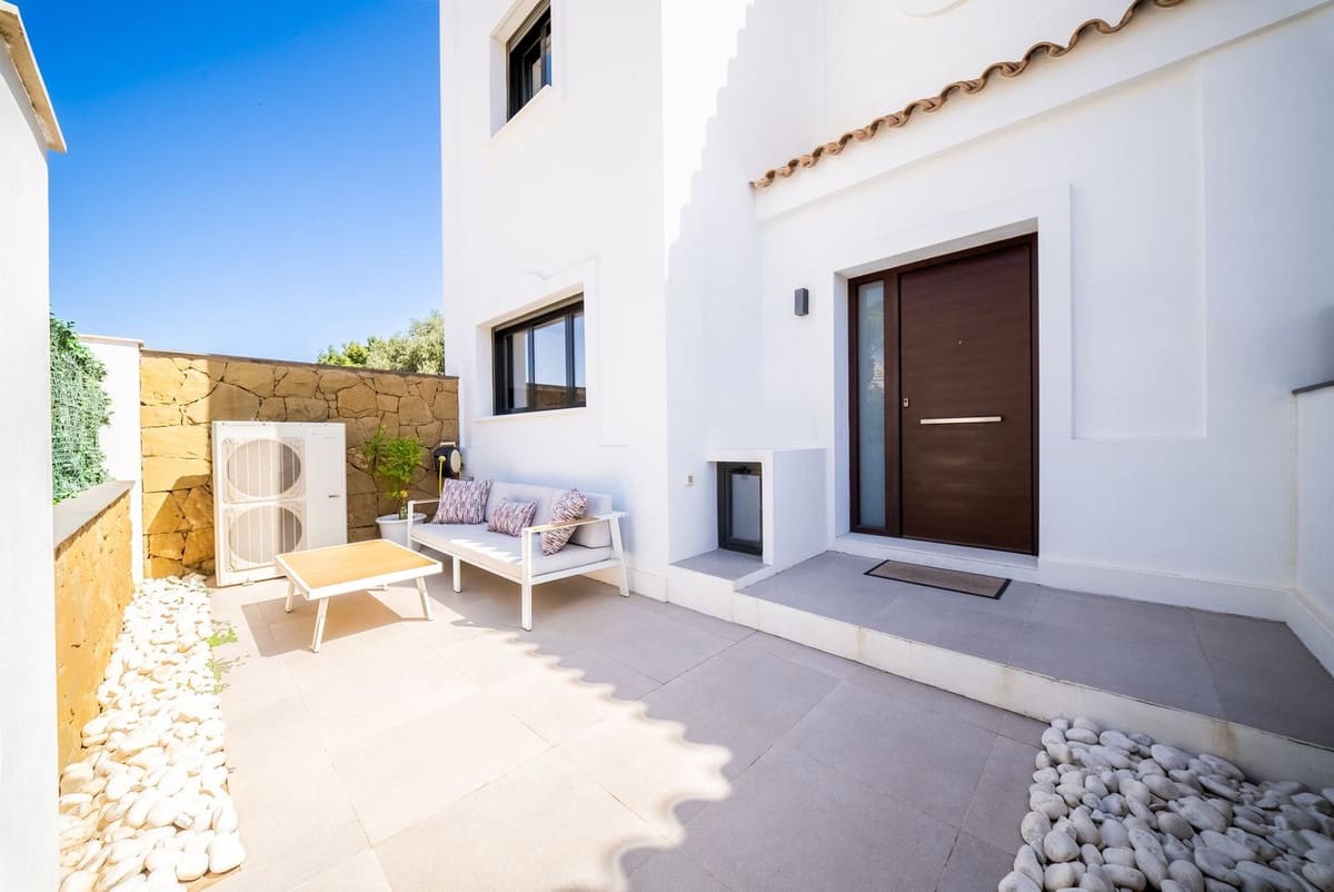 4 sypialnia Dom blizniak na sprzedaż w Mijas Costa z basenem garażem - 995 000 € (Ref: 9965306)