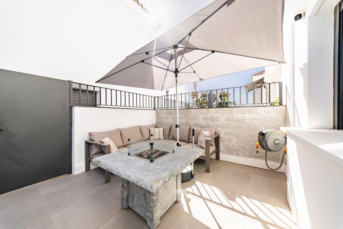 4 sypialnia Dom blizniak na sprzedaż w Mijas Costa z basenem garażem - 995 000 € (Ref: 9965306)