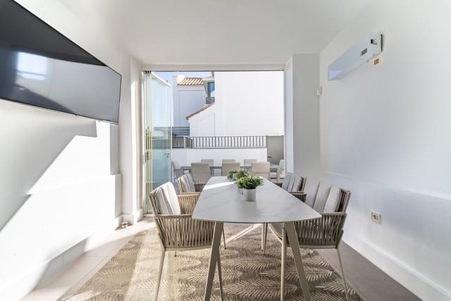 Pareado de 4 habitaciones en Mijas Costa, Mijas en venta con piscina garaje - 995.000 € (Ref: 9965306)