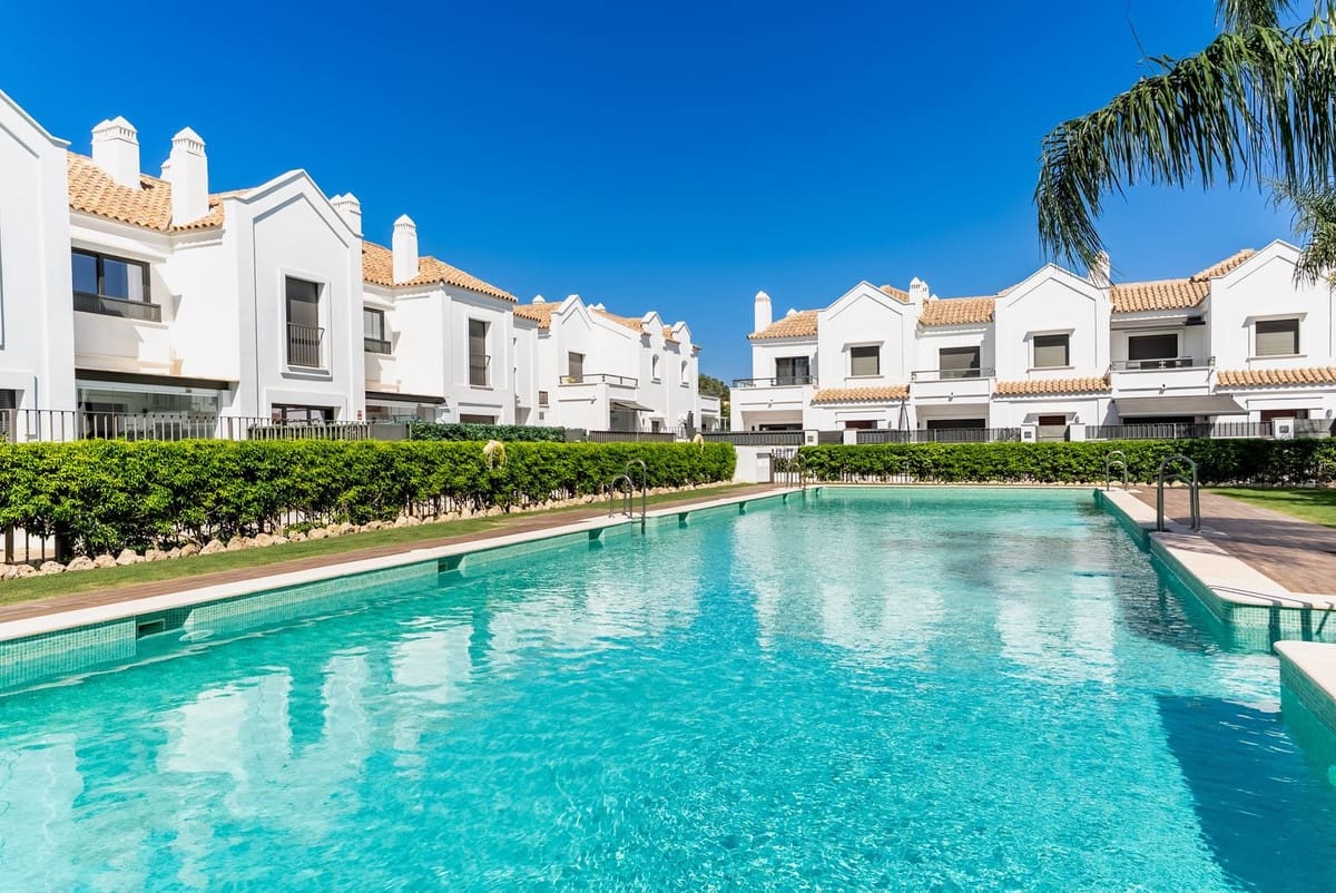 4 sypialnia Dom blizniak na sprzedaż w Mijas Costa z basenem garażem - 995 000 € (Ref: 9965306)