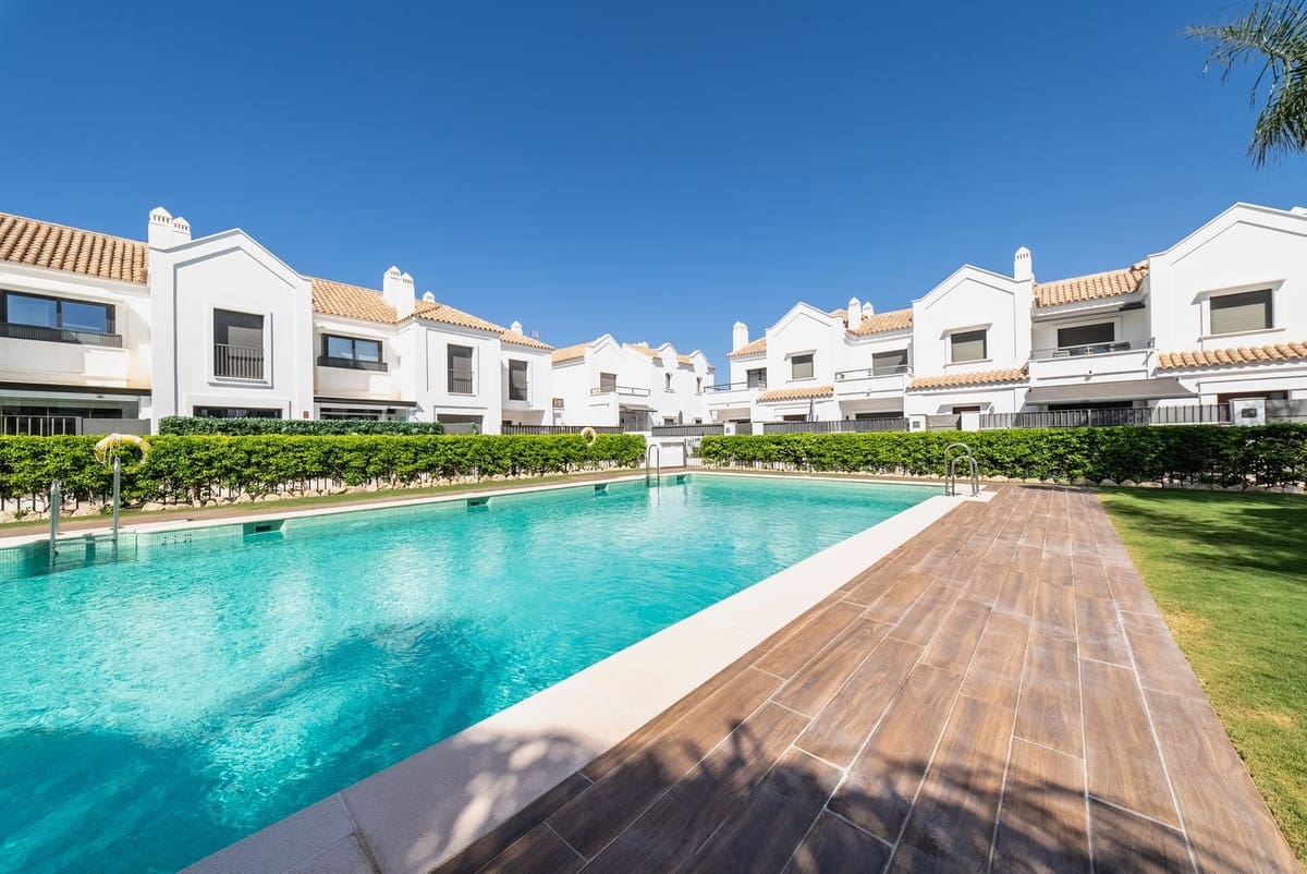 4 sypialnia Dom blizniak na sprzedaż w Mijas Costa z basenem garażem - 995 000 € (Ref: 9965306)