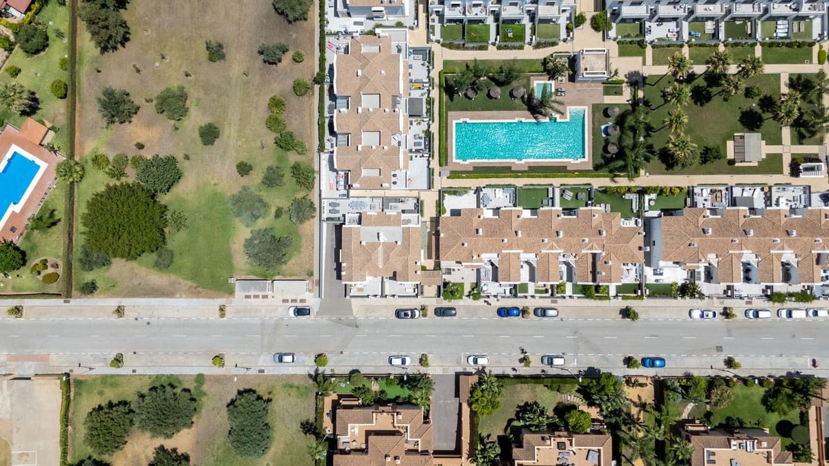 4 sypialnia Dom blizniak na sprzedaż w Mijas Costa z basenem garażem - 995 000 € (Ref: 9965306)