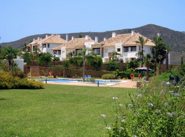 3 soveværelse Byhus til salg i Mijas Costa, Mijas med swimmingpool garage - € 630.000 (Ref: 9966682)