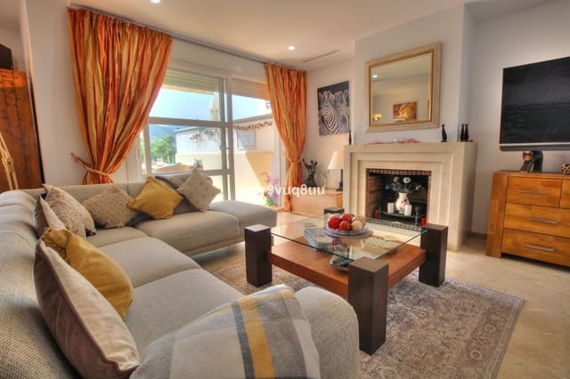 3 soveværelse Byhus til salg i Mijas Costa, Mijas med swimmingpool garage - € 630.000 (Ref: 9966682)