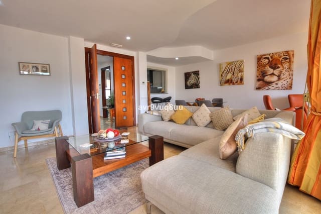 3 soveværelse Byhus til salg i Mijas Costa, Mijas med swimmingpool garage - € 630.000 (Ref: 9966682)