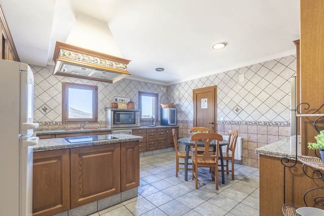 9 soveværelse Villa til salg i Benissa med garage - € 680.000 (Ref: 9484165)