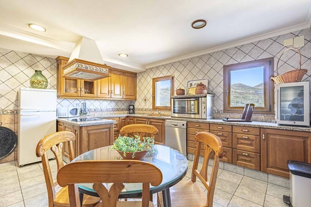 9 soveværelse Villa til salg i Benissa med garage - € 680.000 (Ref: 9484165)