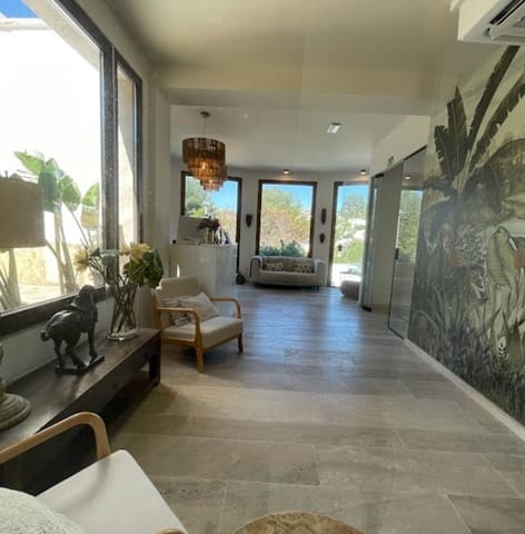 5 bedroom Business for sale in Moravit - Cap Blanc, Teulada-Moraira with garage - € 250,000 (Ref: 9484196)