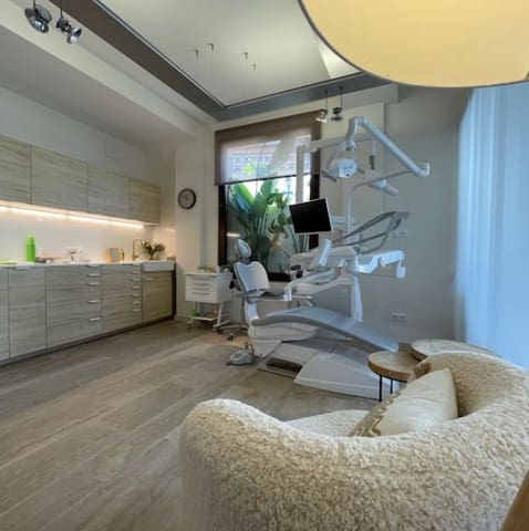 5 bedroom Business for sale in Moravit - Cap Blanc, Teulada-Moraira with garage - € 250,000 (Ref: 9484196)