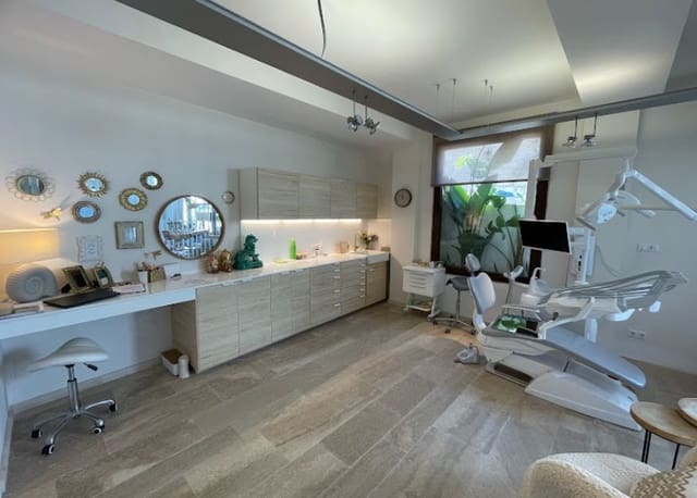 5 bedroom Business for sale in Moravit - Cap Blanc, Teulada-Moraira with garage - € 250,000 (Ref: 9484196)