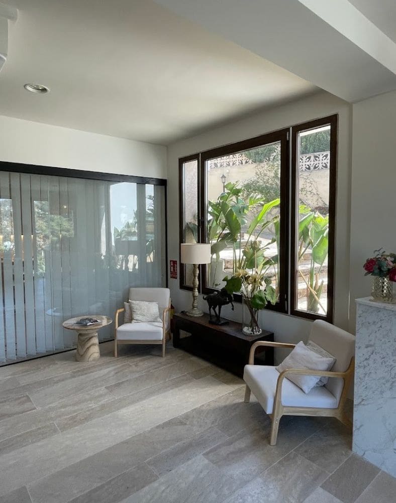 5 bedroom Business for sale in Moraira with garage - € 250,000 (Ref: 9484196)