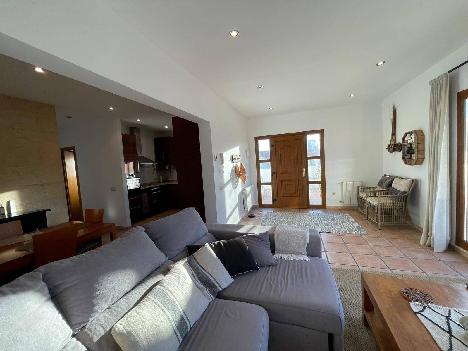 5 bedroom Business for sale in Moraira with garage - € 250,000 (Ref: 9484196)