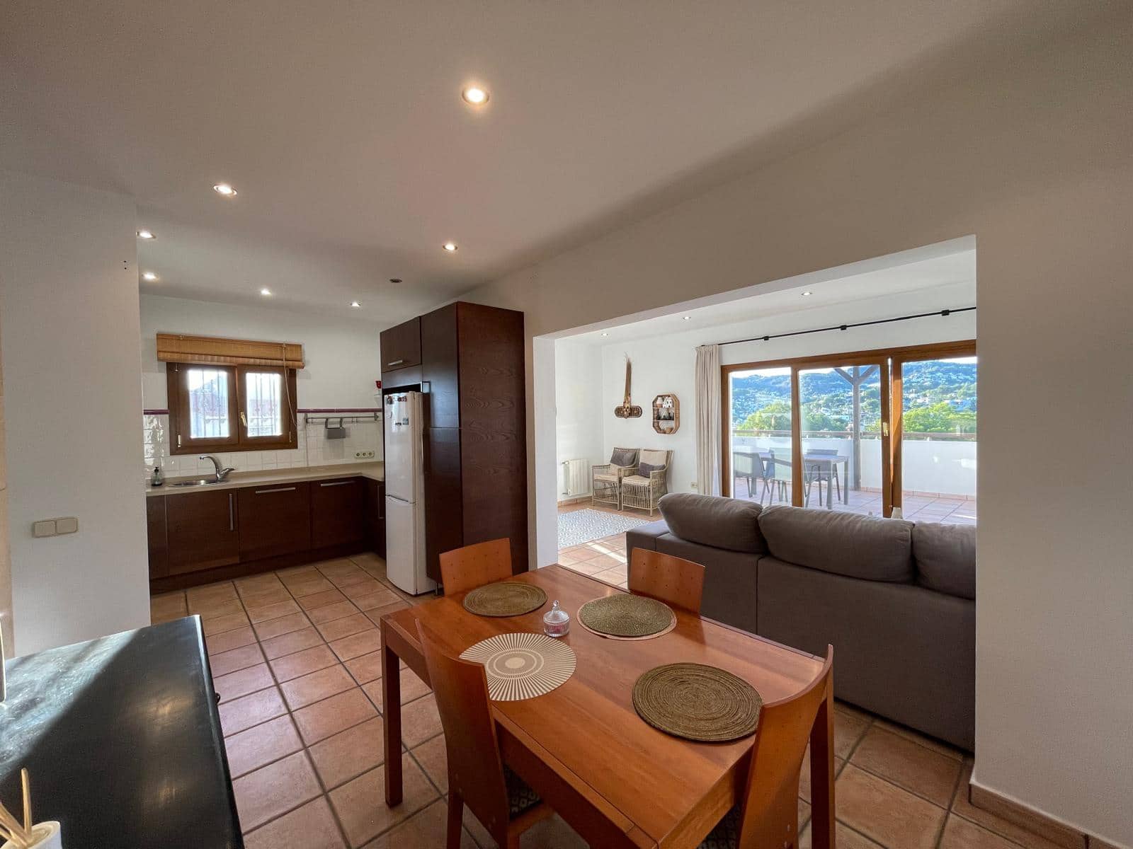 5 bedroom Business for sale in Moraira with garage - € 250,000 (Ref: 9484196)