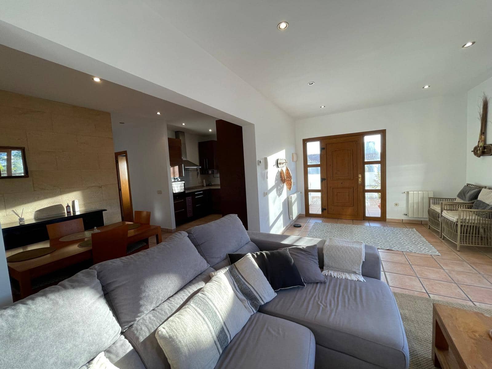 5 bedroom Business for sale in Moraira with garage - € 250,000 (Ref: 9484196)