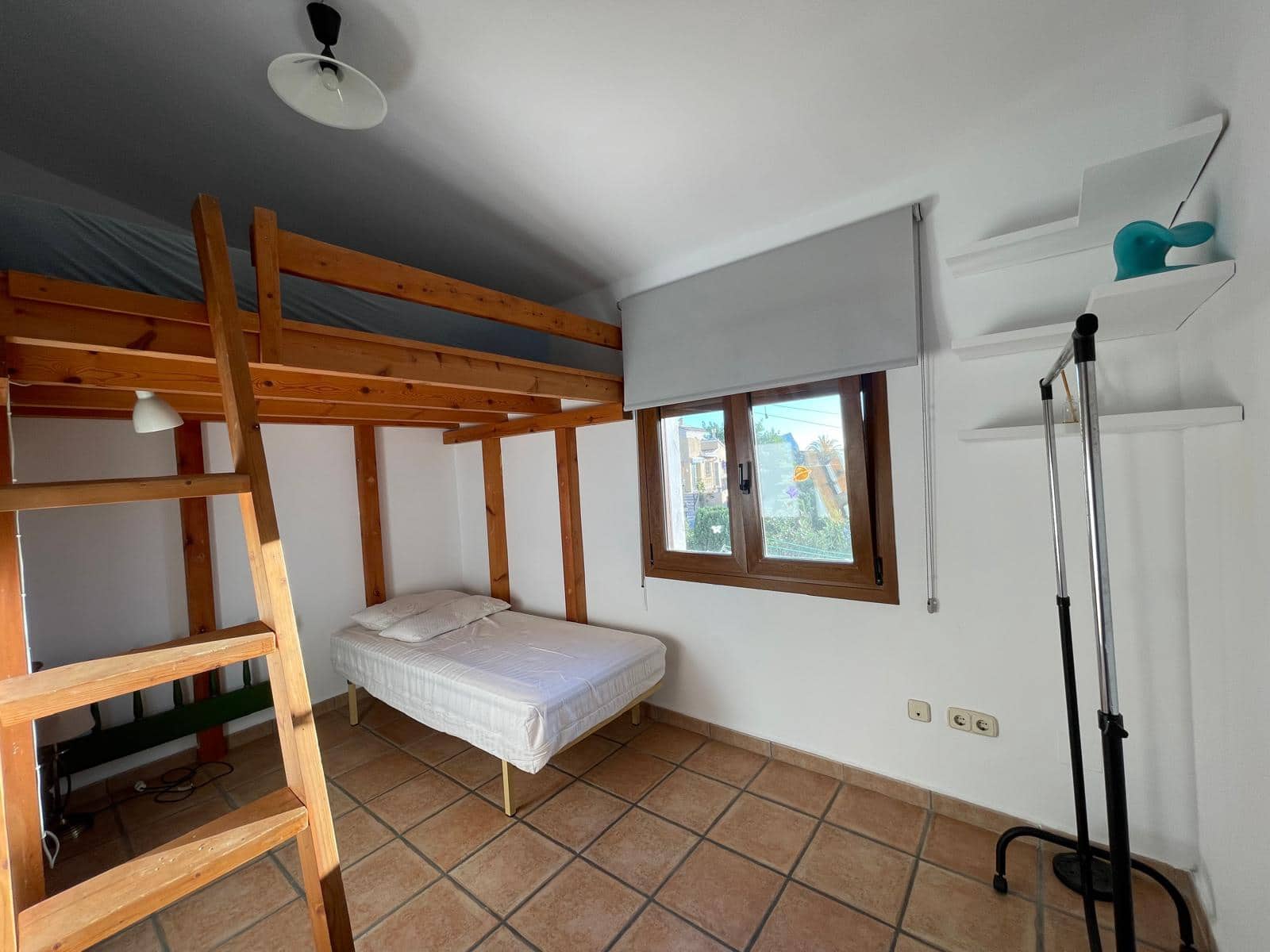 5 bedroom Business for sale in Moraira with garage - € 250,000 (Ref: 9484196)