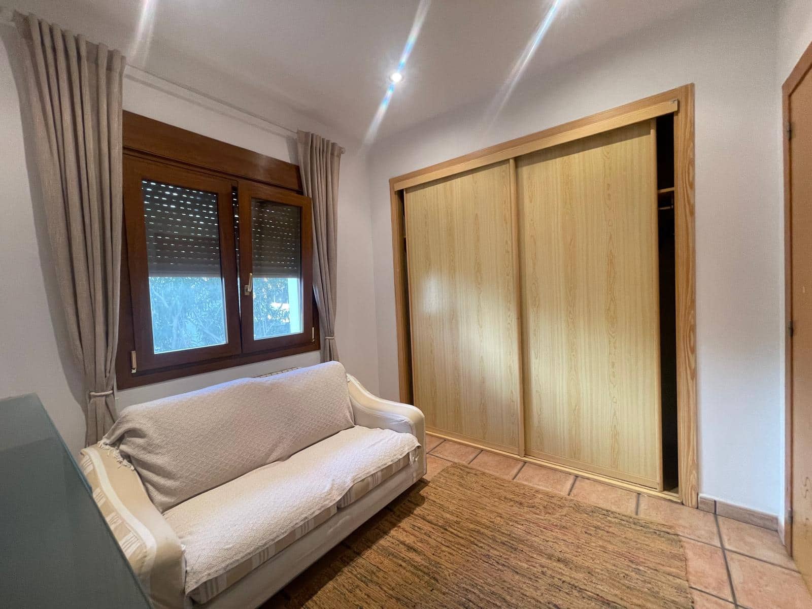 5 bedroom Business for sale in Moraira with garage - € 250,000 (Ref: 9484196)