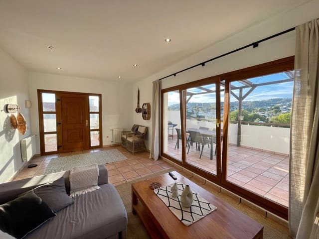 5 bedroom Business for sale in Moravit - Cap Blanc, Teulada-Moraira with garage - € 250,000 (Ref: 9484196)