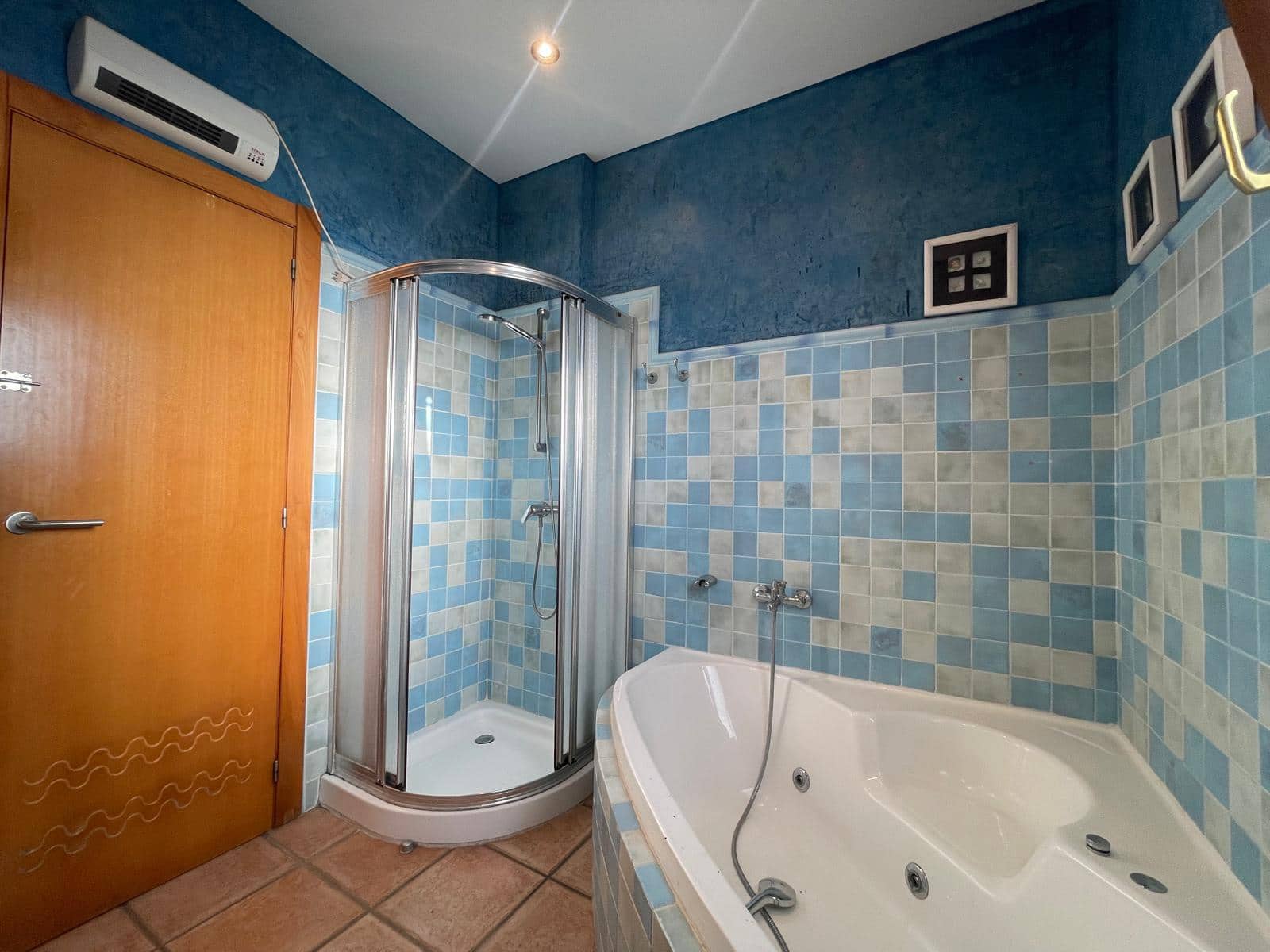 5 bedroom Business for sale in Moraira with garage - € 250,000 (Ref: 9484196)