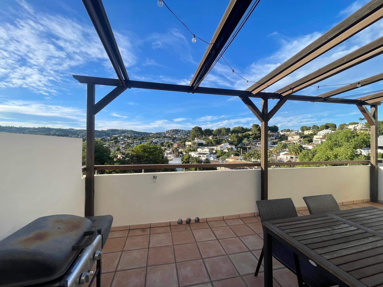 5 bedroom Business for sale in Moraira with garage - € 250,000 (Ref: 9484196)