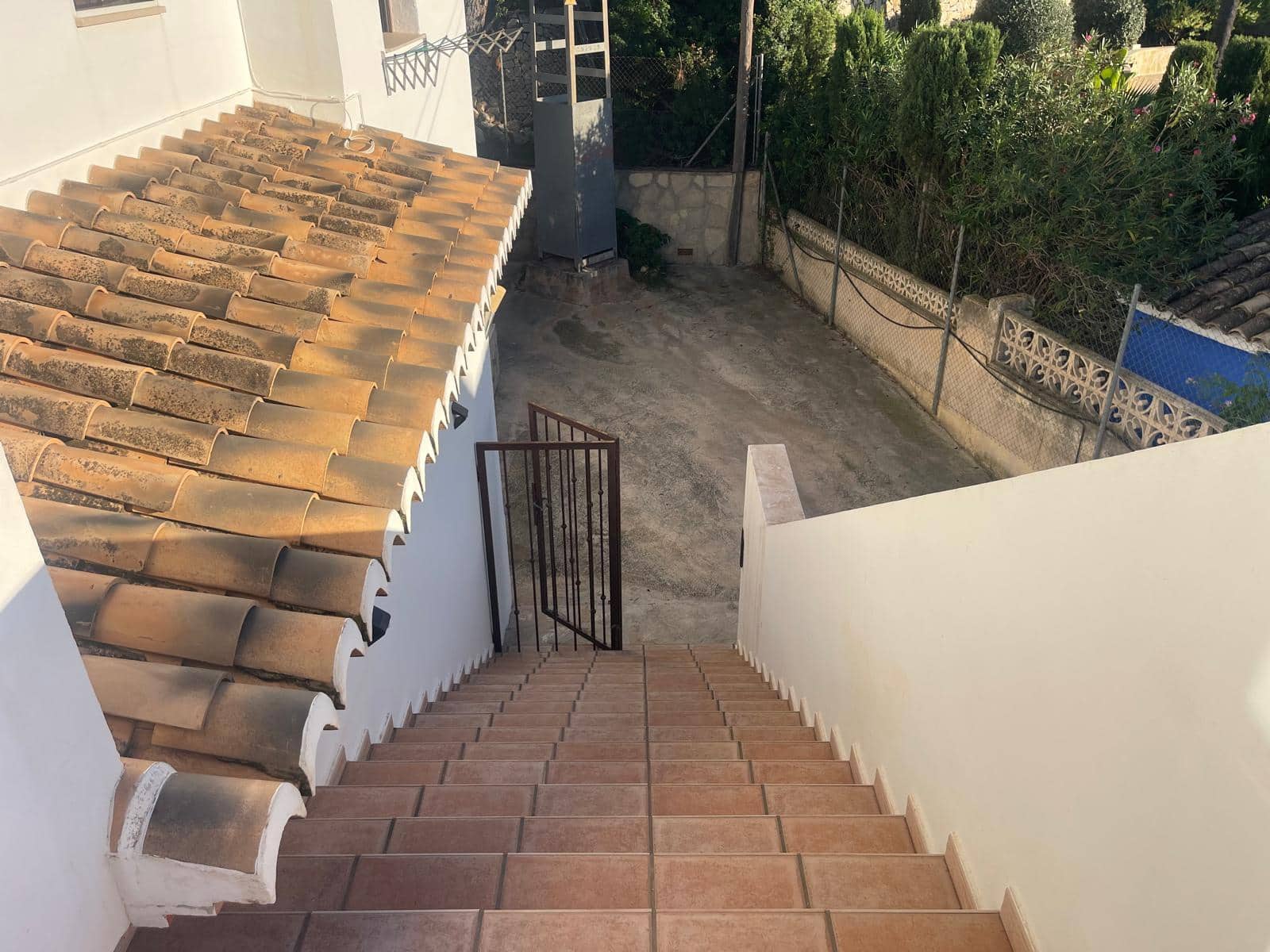 5 bedroom Business for sale in Moraira with garage - € 250,000 (Ref: 9484196)