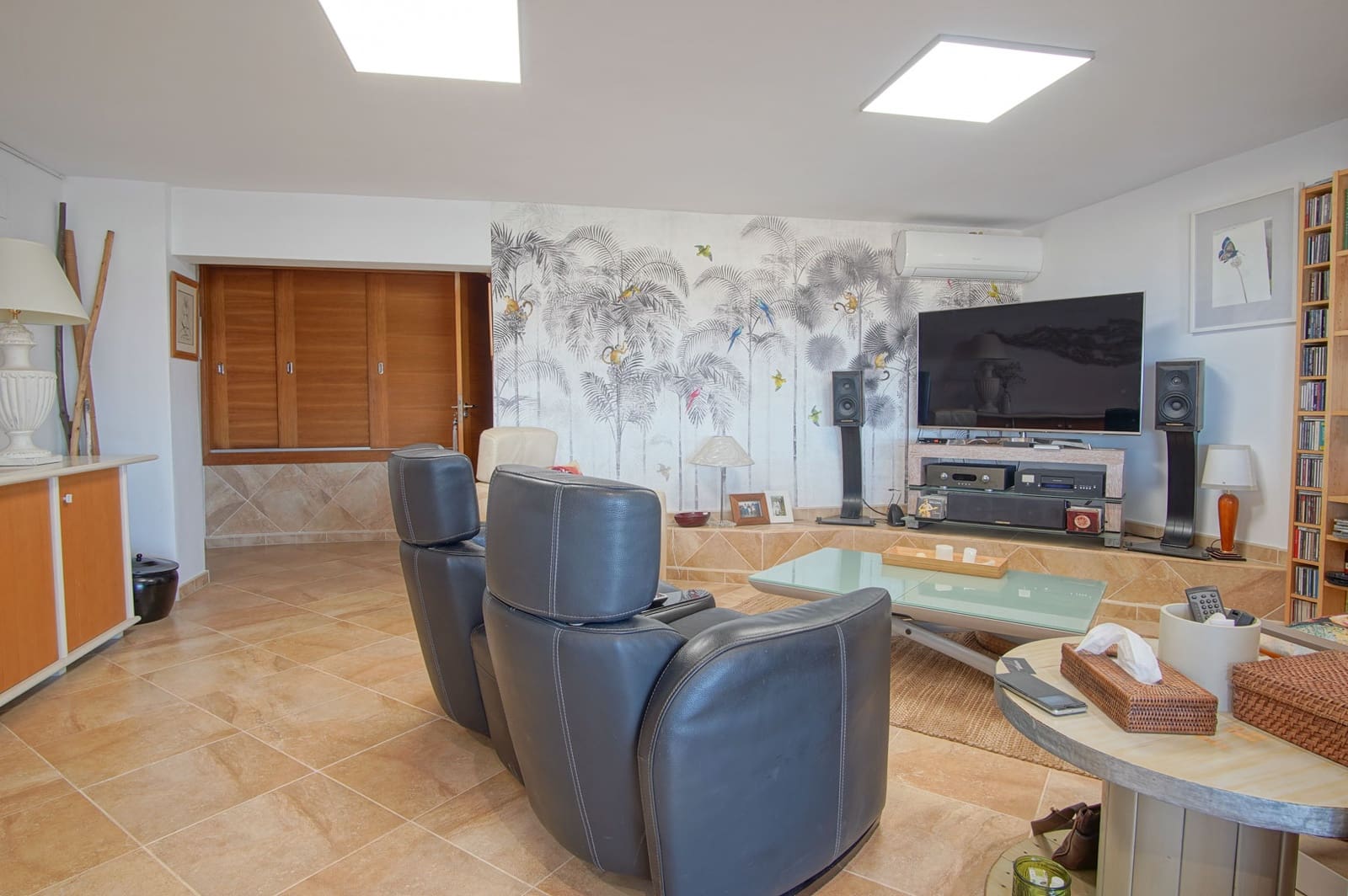 5 bedroom Villa for sale in Pego with garage - € 895,000 (Ref: 9484229)