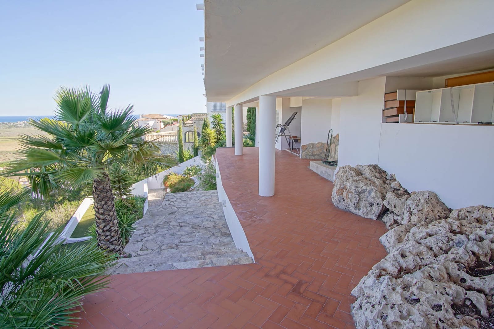 5 bedroom Villa for sale in Pego with garage - € 895,000 (Ref: 9484229)