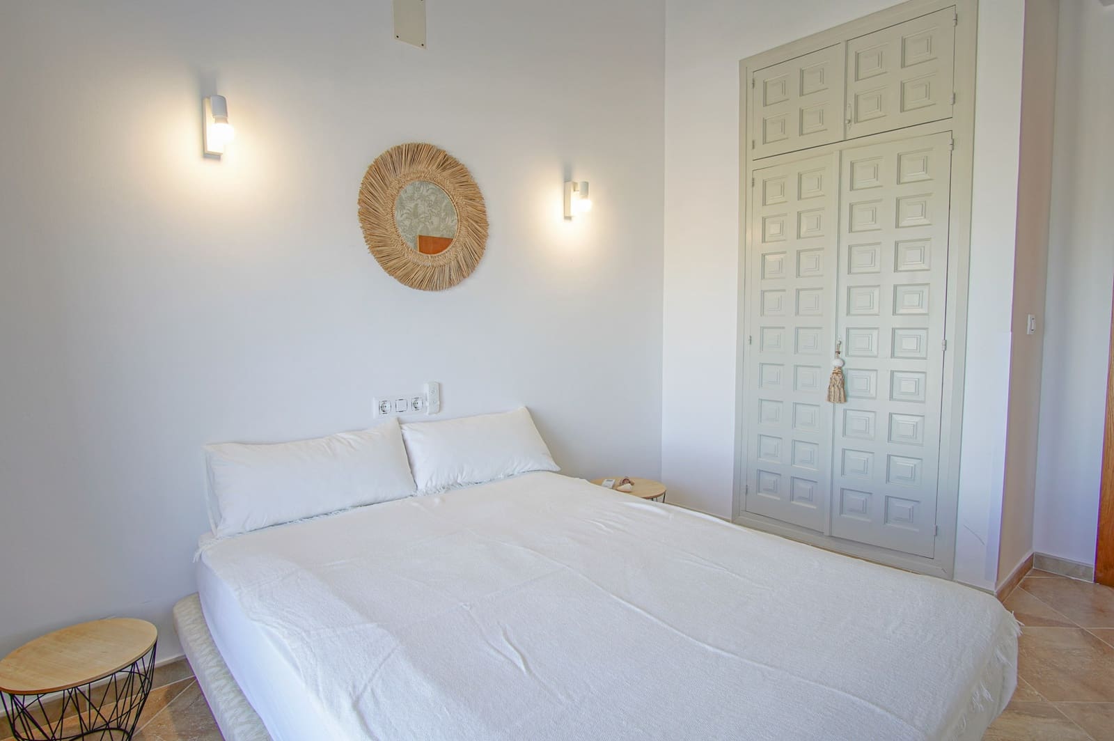 5 bedroom Villa for sale in Pego with garage - € 895,000 (Ref: 9484229)