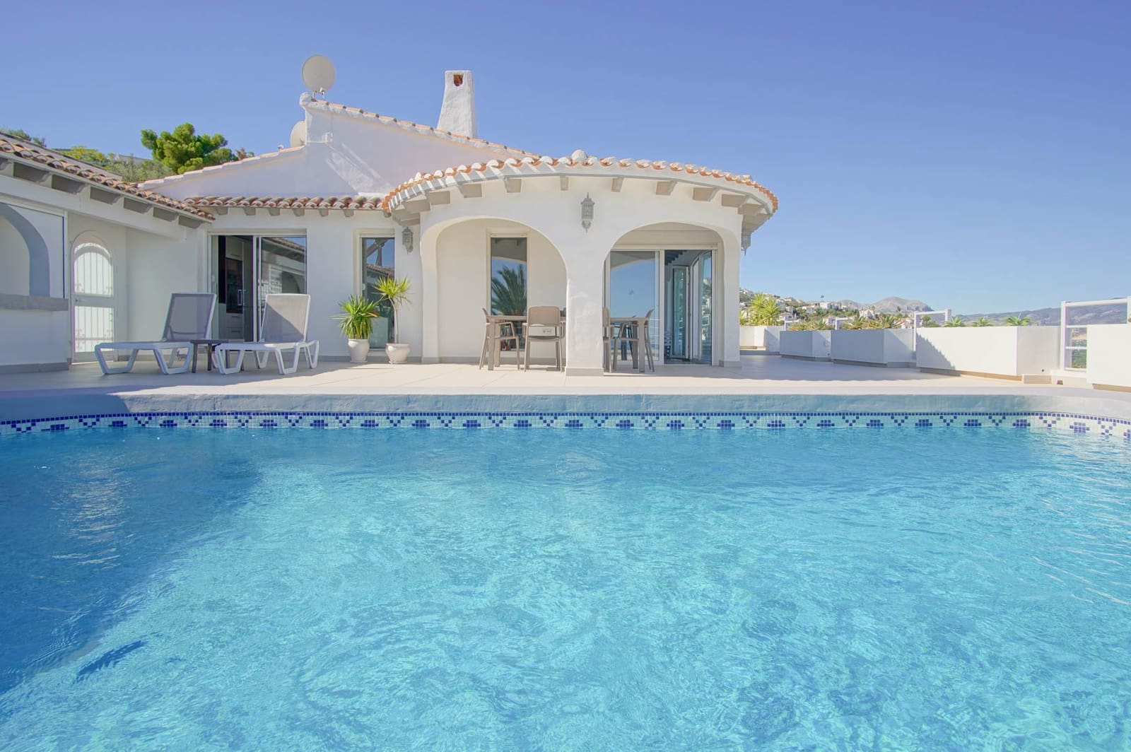 5 bedroom Villa for sale in Pego with garage - € 895,000 (Ref: 9484229)