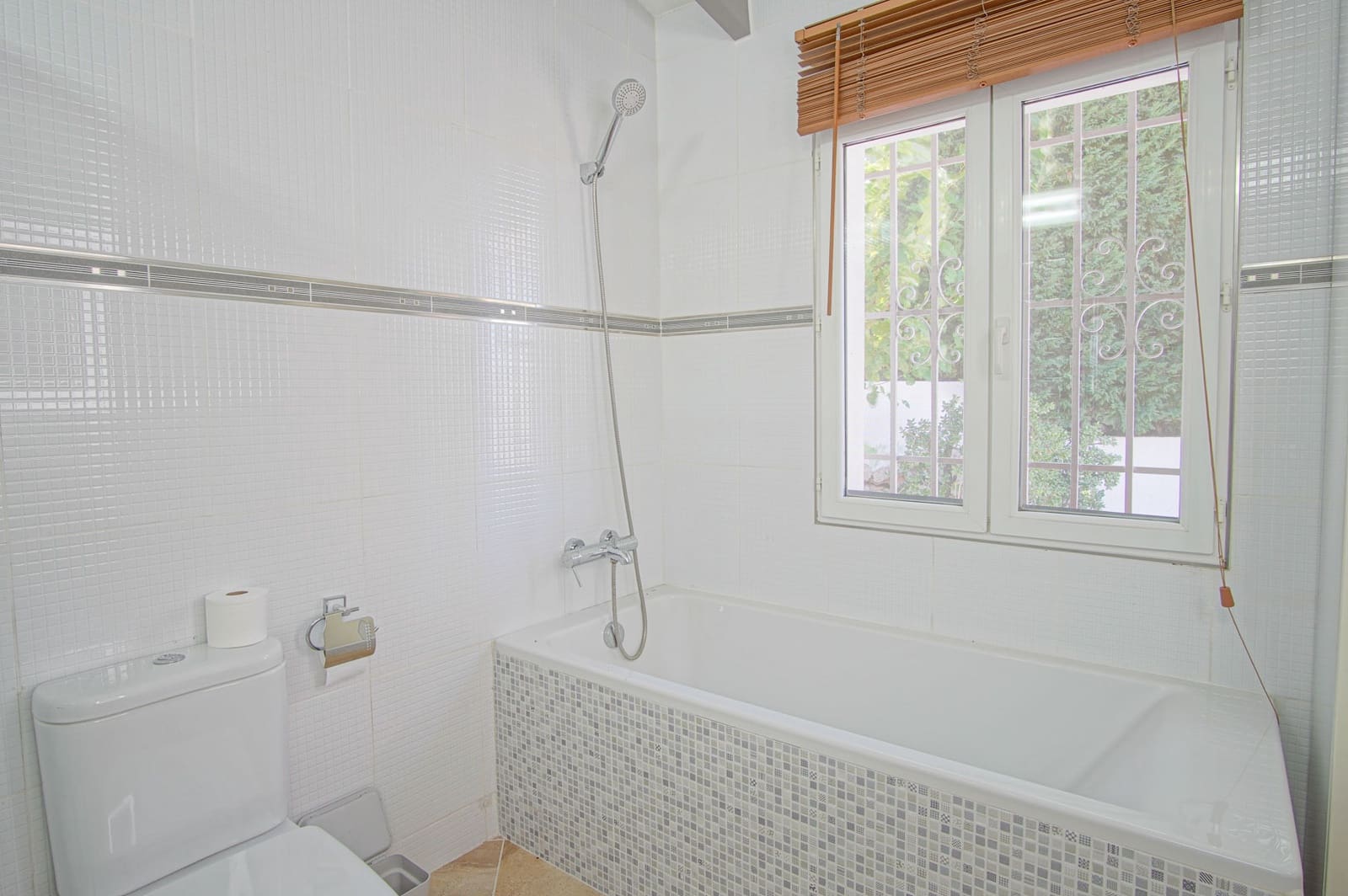 5 bedroom Villa for sale in Pego with garage - € 895,000 (Ref: 9484229)