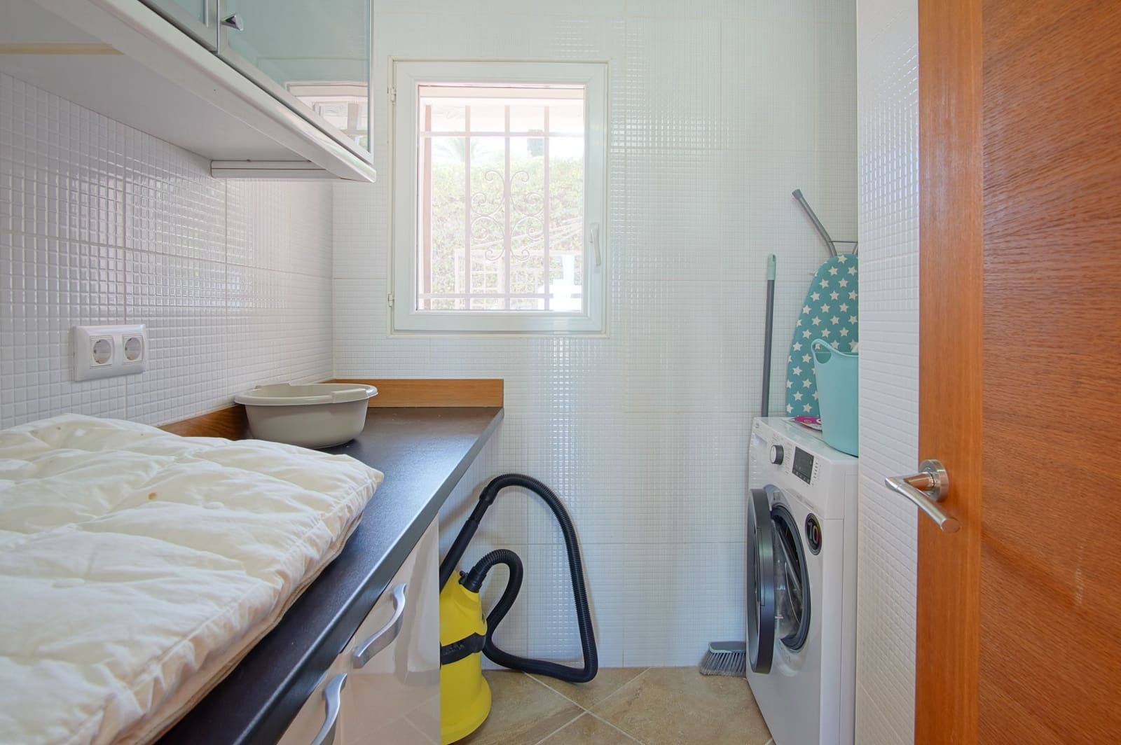 5 bedroom Villa for sale in Pego with garage - € 895,000 (Ref: 9484229)