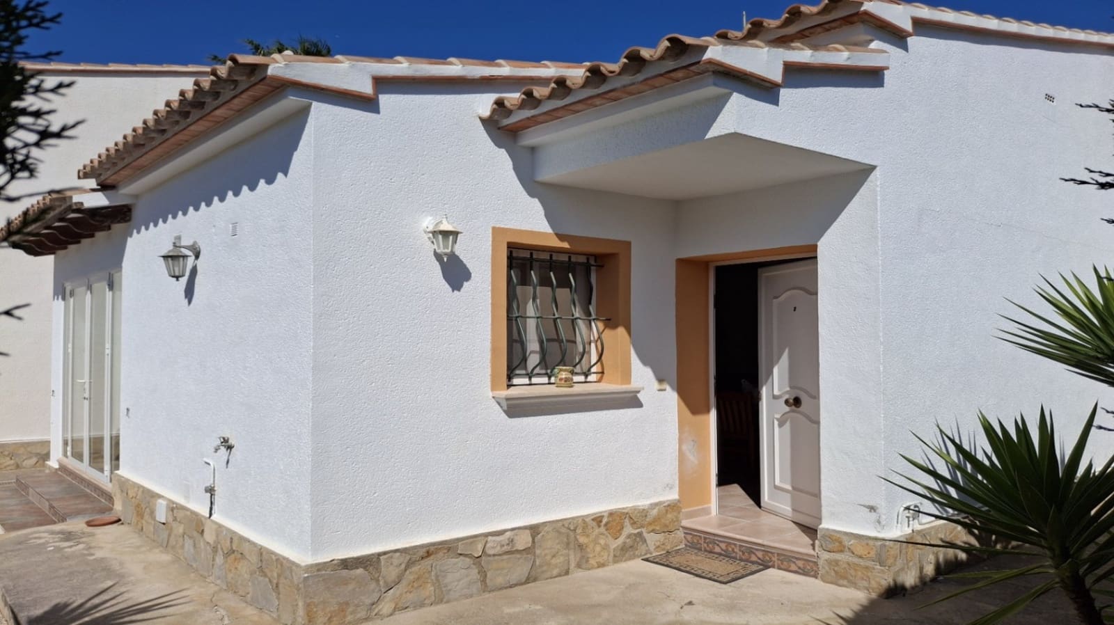2 bedroom Villa for sale in Benitachell / Benitatxell with garage - € 299,000 (Ref: 9484240)