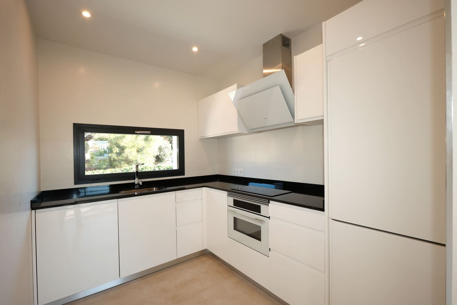 4 slaapkamer Villa te koop in Calpe / Calp met garage - € 840.000 (Ref: 9484245)